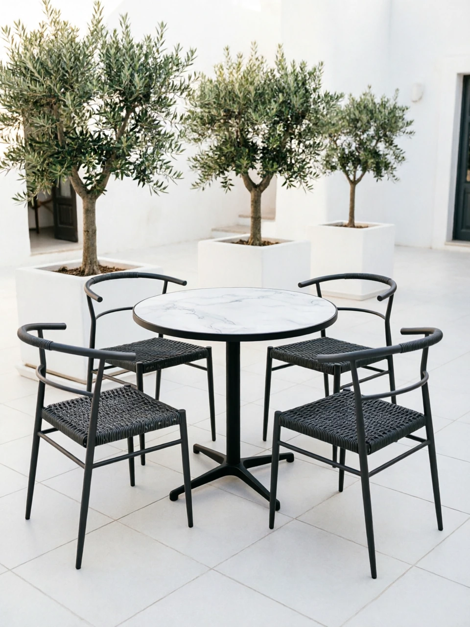 Metal-Frame Outdoor Dining Chair application scene